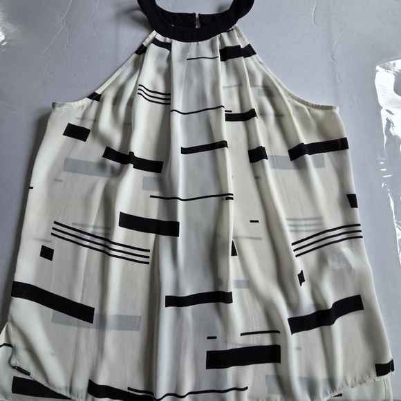Trouvé Black and White Sleeveless Halter Top - Picture 2 of 9